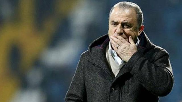 Fatih Terim, doğum günü için hazırlanan videoyu izlerken gözyaşlarını tutamadı