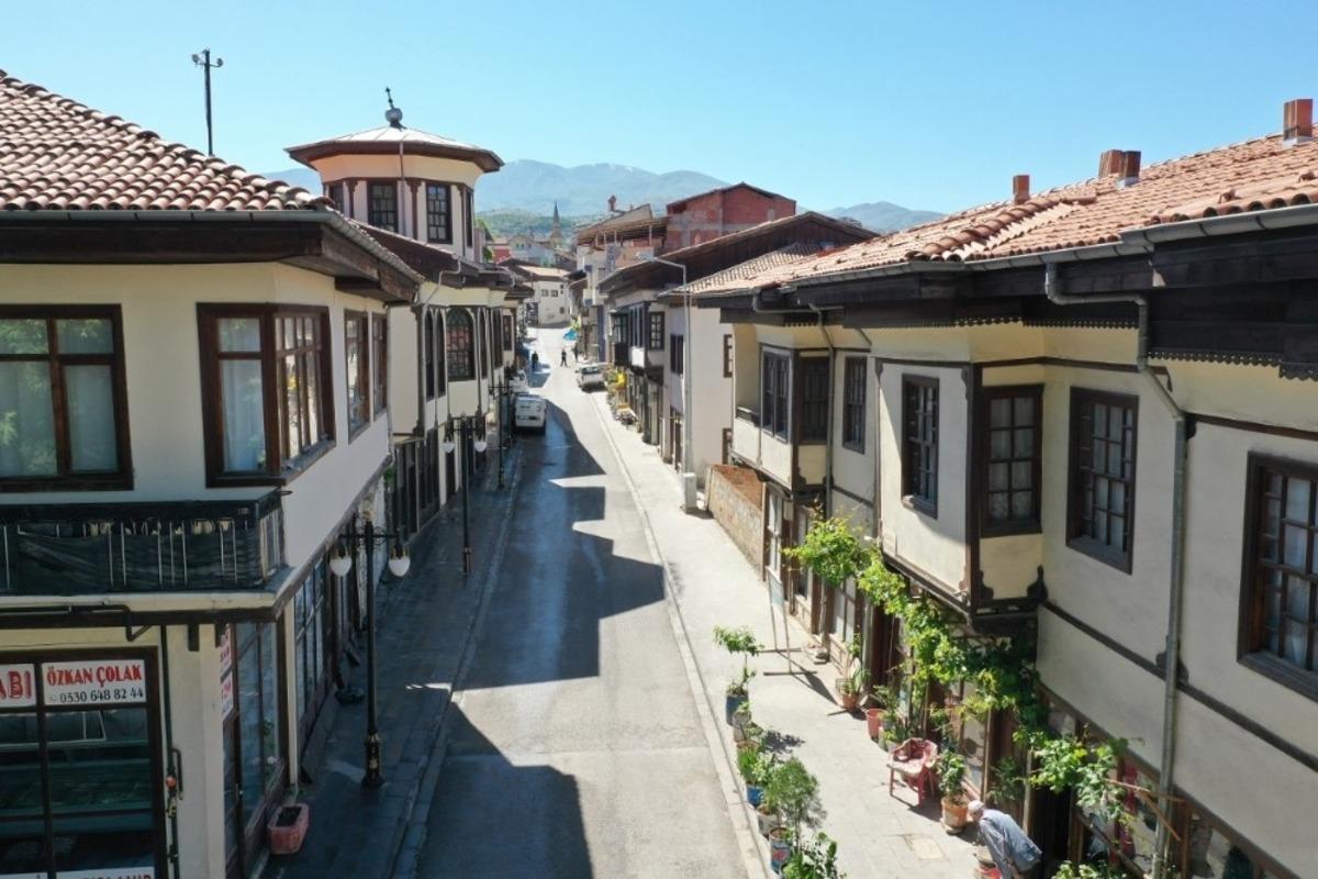 Yeşilyurt&rsquo;ta cephe sağlıklaştırma projelerine &ouml;nem