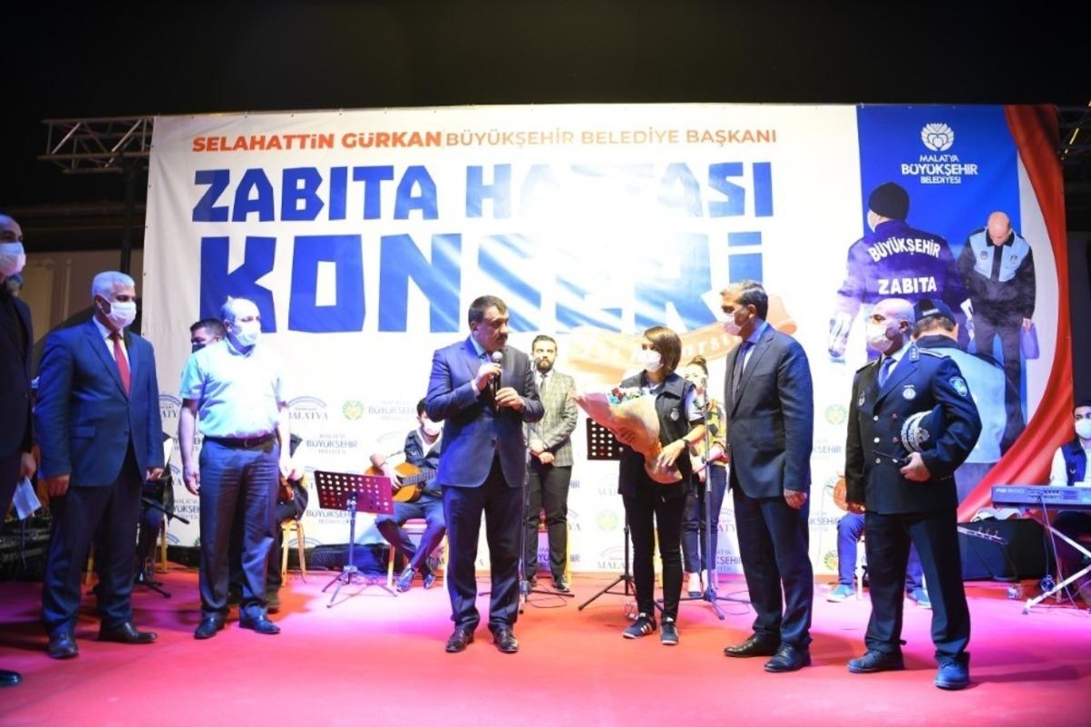 Korona g&ouml;lgesinde Zabıta Konseri