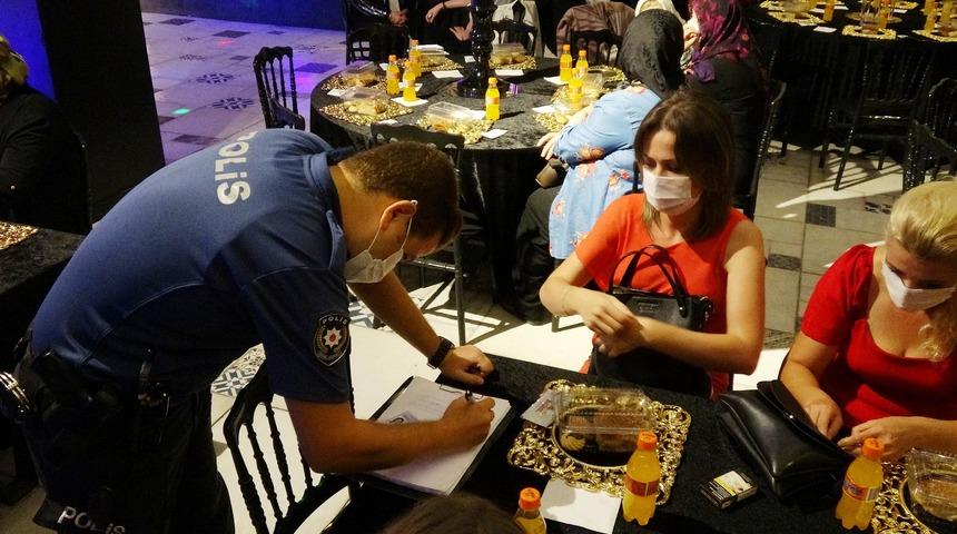 Bursa'da kaçak kına gecesi pahalıya patladı! 15 kişiye toplam 22 bin 500 TL ceza