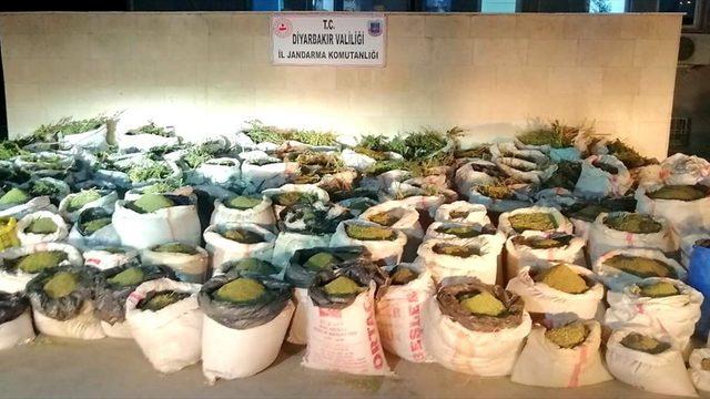 GÜNCELLEME - Diyarbakır'da 5 ton 81 kilogram esrar, 14 milyon 169 bin 150 kök kenevir ele geçirildi