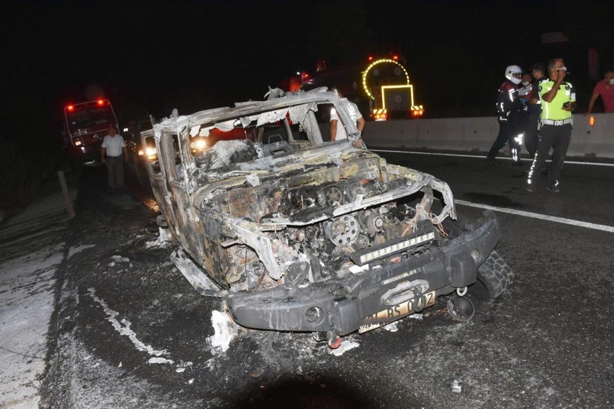 Karayolunda yanan ara&ccedil; ormanı da yaktı