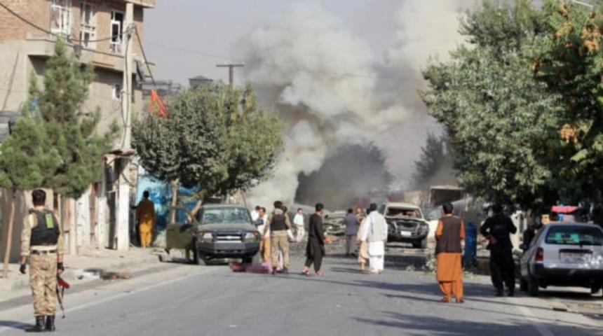 Afganistan Cumhurbaşkanı Yardımcısının konvoyuna bombalı saldırı