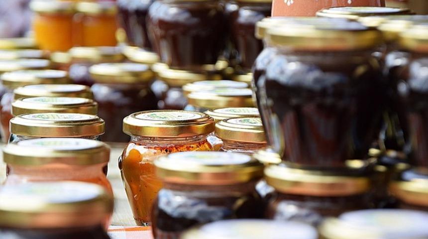 Şekerlenen bal ve re&ccedil;elleri kurtarmak m&uuml;mk&uuml;n! Bu adımları uygulayarak...