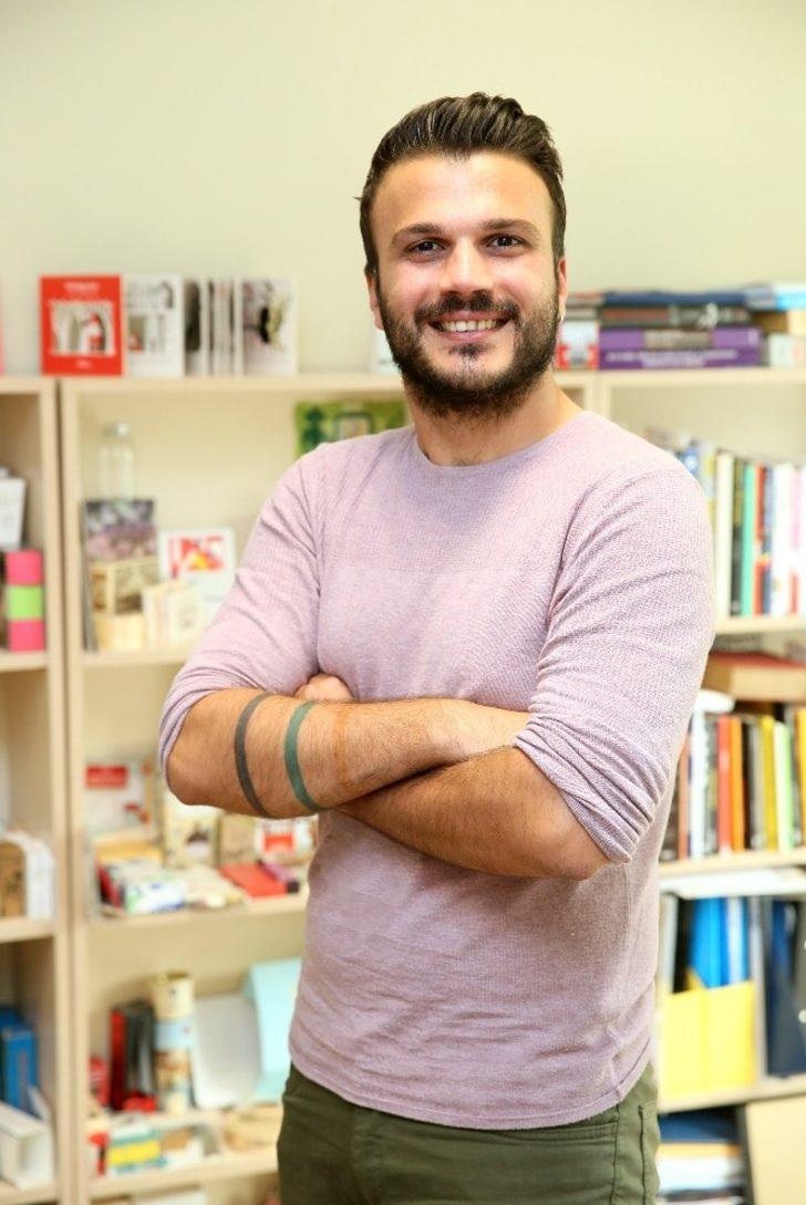 Çocuklar için resimlediği kitapla ödül kazandı G3