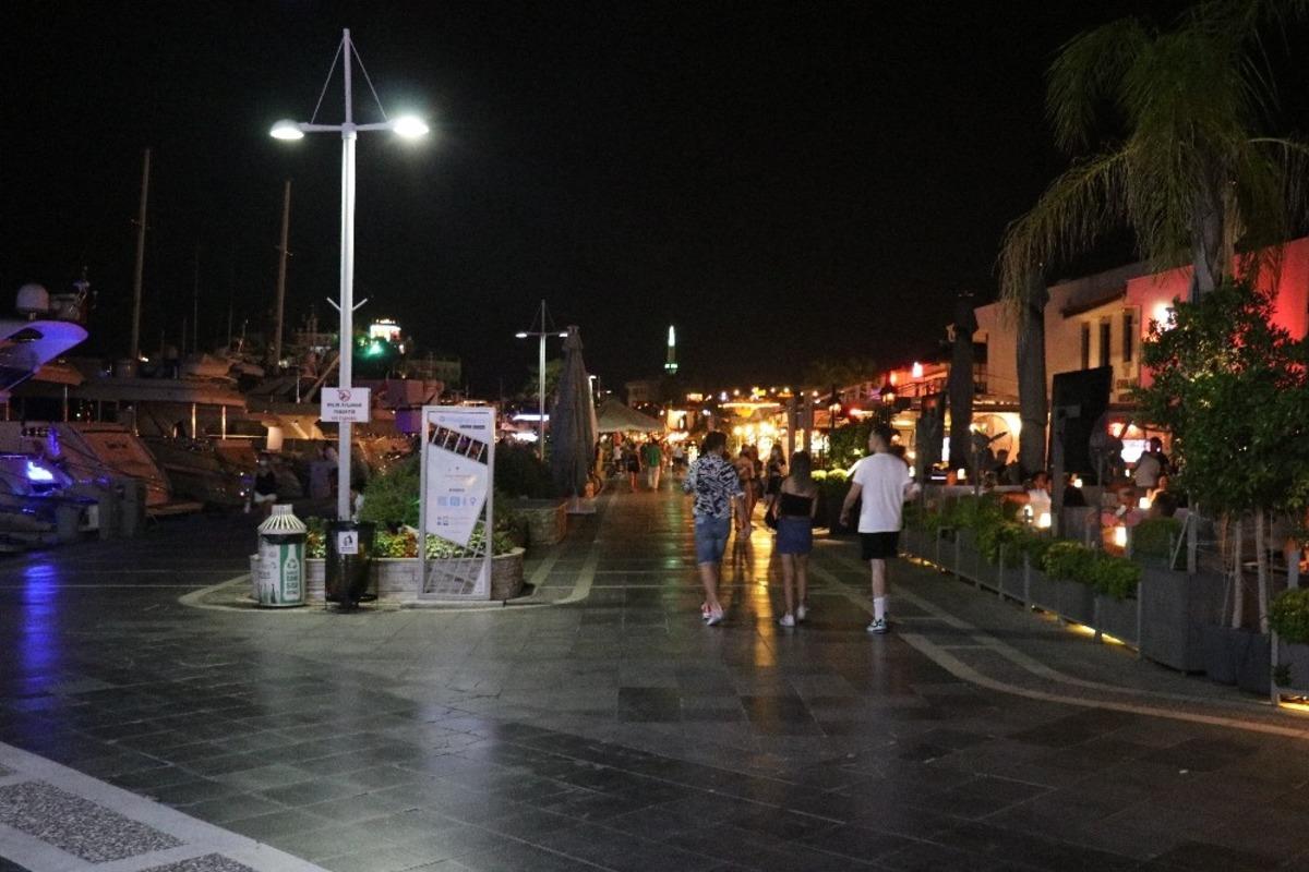 Gece 24.00&rsquo;ten sonra Marmaris&rsquo;te sadece insan sesi vardı