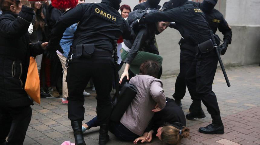 Belarus'ta muhalif isme destek y&uuml;r&uuml;y&uuml;ş&uuml;ne polis m&uuml;dahalesi