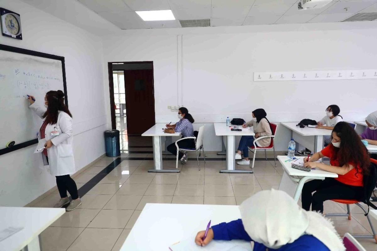 Bağcılar Belediyesi Gen&ccedil;lik Merkezi, 750 genci hayallerine kavuşturdu