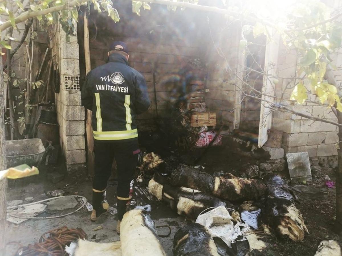 Edremit&rsquo;te odunluk yangını