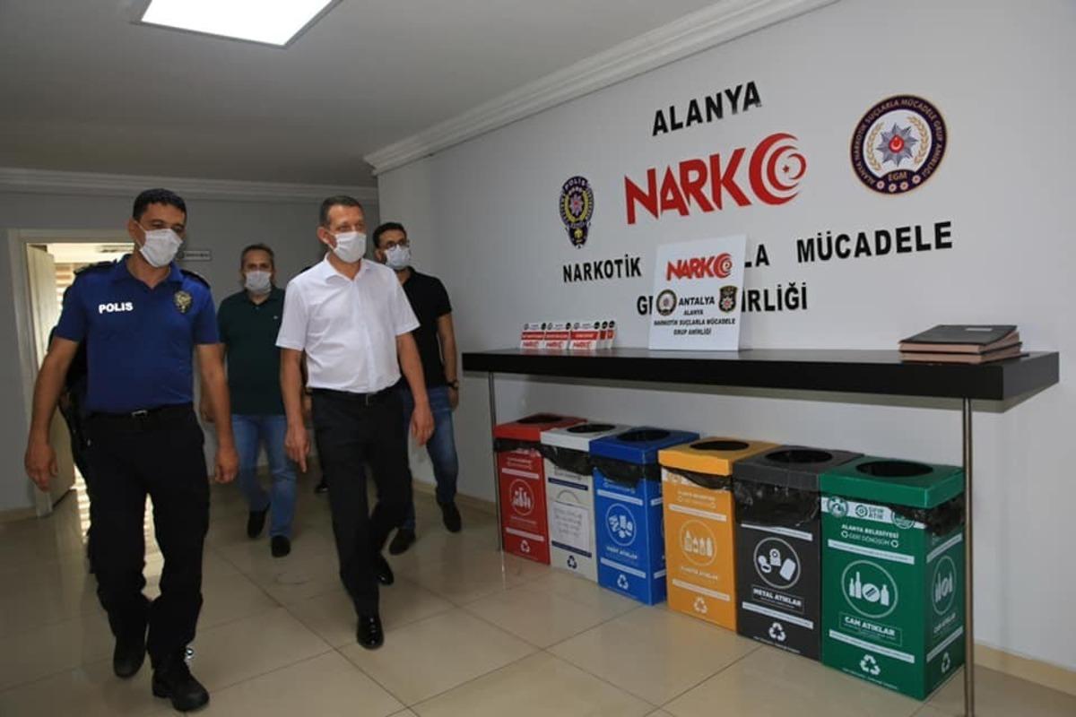 Kaymakam &Uuml;rkmezer emniyetteki &ccedil;alışmaları yerinde inceledi