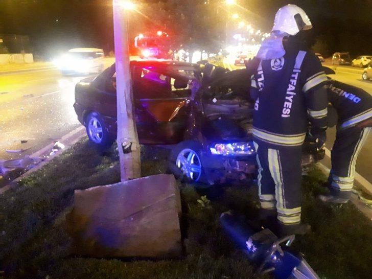 Direksiyon hakimiyetini kaybeden sürücü aydınlatma direğine çarparak durabildi G2