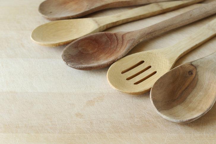 Çıkan kire inanamayacaksınız! Kaşıkları pırıl pırıl yapacak 2 yöntem