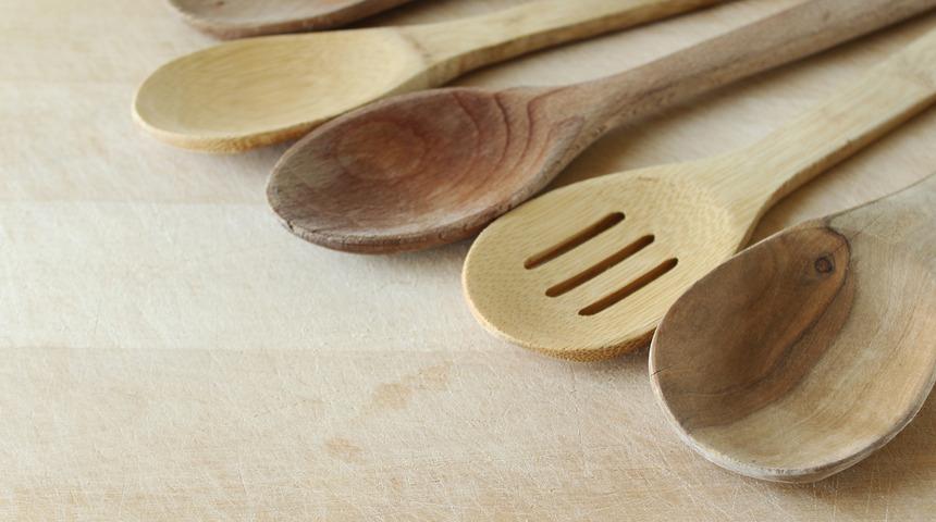 &Ccedil;ıkan kire inanamayacaksınız! Kaşıkları pırıl pırıl yapacak 2 y&ouml;ntem