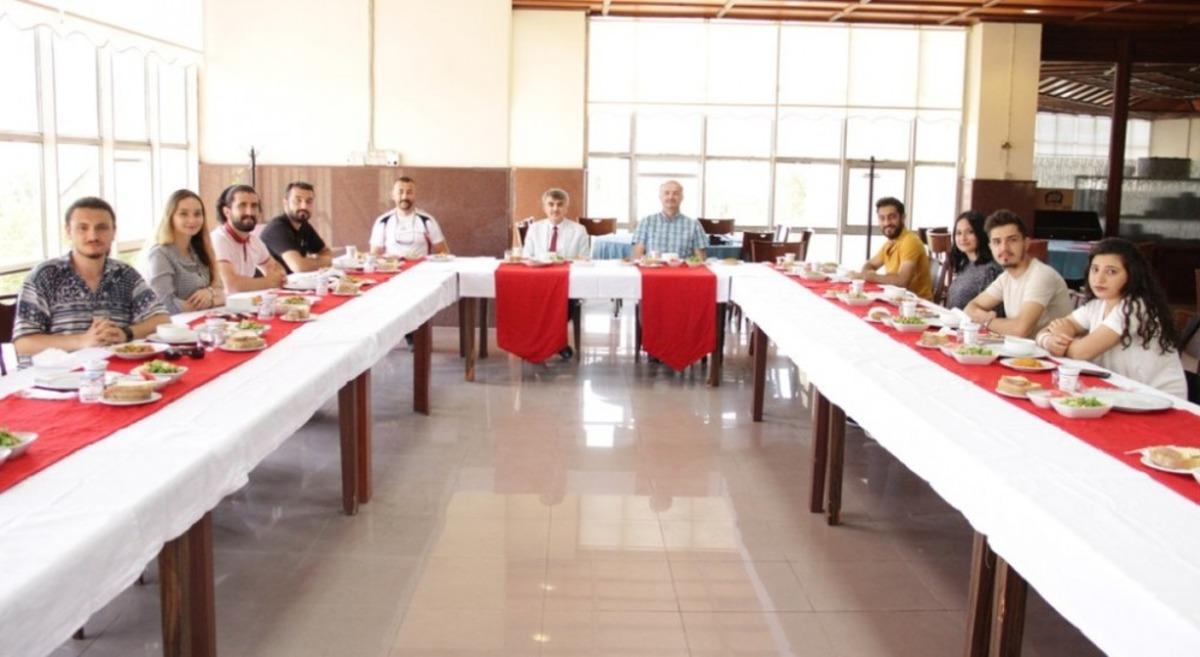 DP&Uuml; DUSCART&rsquo;tın başarısı yemekte kutlandı