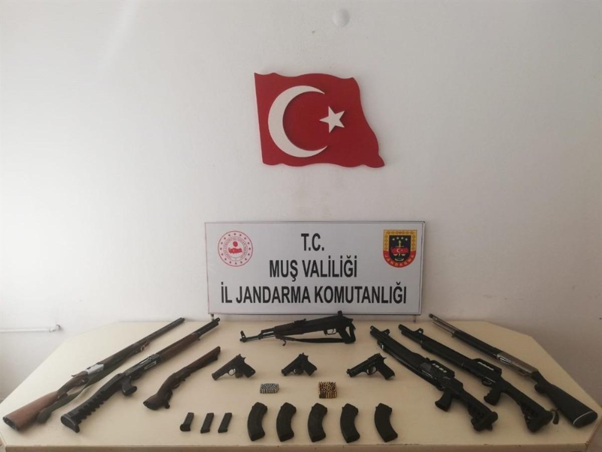 Muş&rsquo;ta silah ve m&uuml;himmat ka&ccedil;ak&ccedil;ılığı: 4 tutuklama