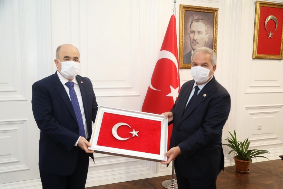 Demirtaş: &ldquo;Şehrimizin gelişmesi i&ccedil;in el birliği yapacağız"