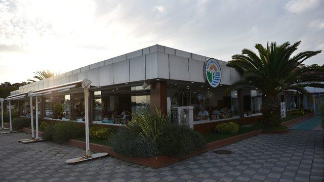 Tuzla Belediyesi balık restoranında, hijyen tedbirleri kapsamında sezonu açıldı