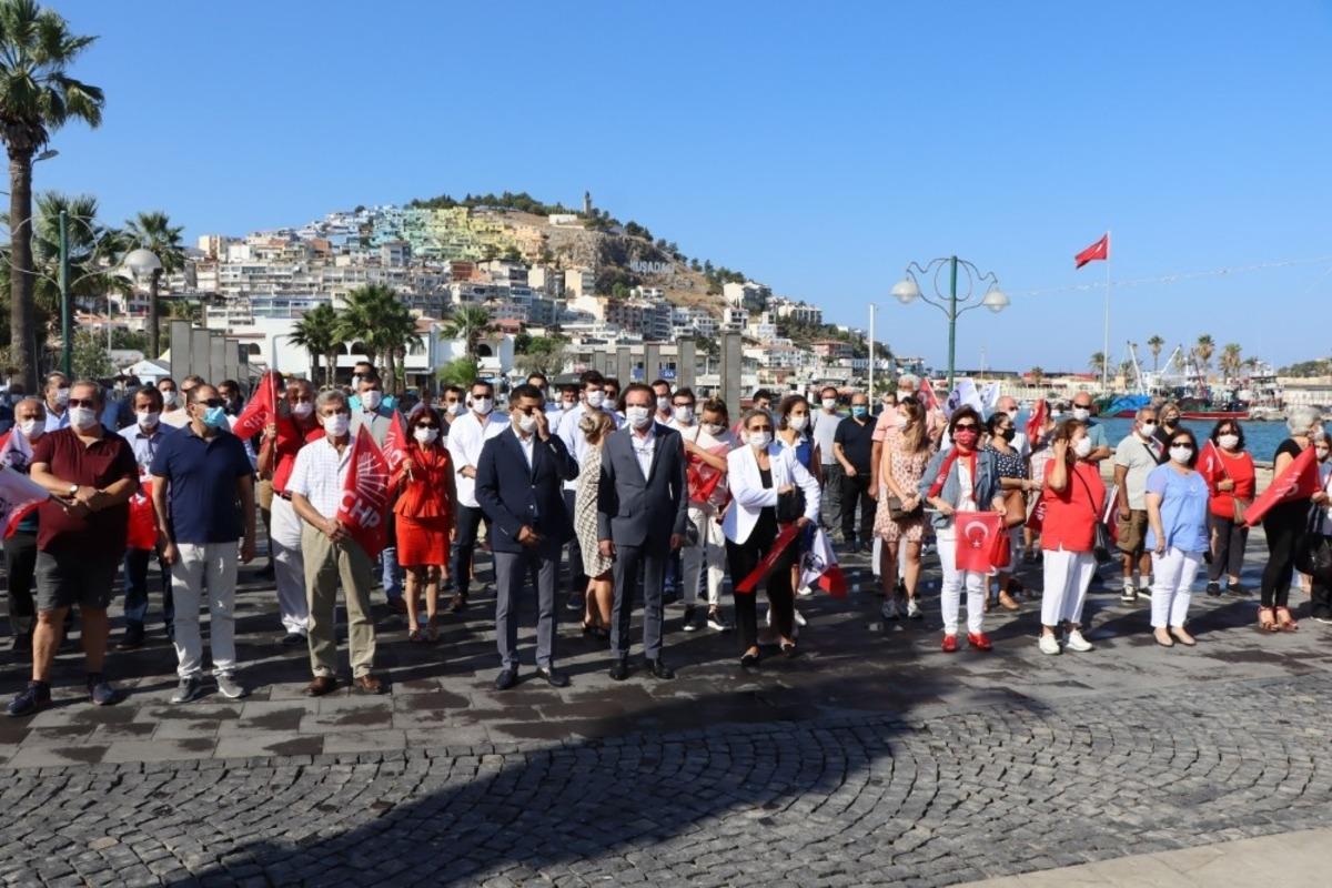 CHP&rsquo;nin kuruluş yıld&ouml;n&uuml;m&uuml; Kuşadası&rsquo;nda kutlandı