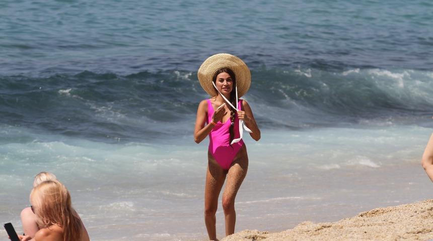 Sıcaktan bunalan soluğu plajda aldı!