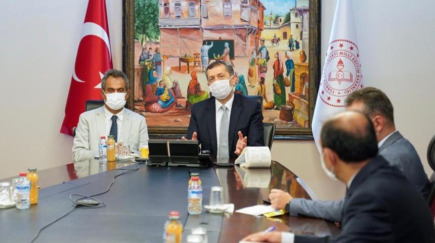 Yüz yüze eğitimle ilgili Bakan Selçuk 81 ilin Milli Eğitim Müdürü ile görüştü