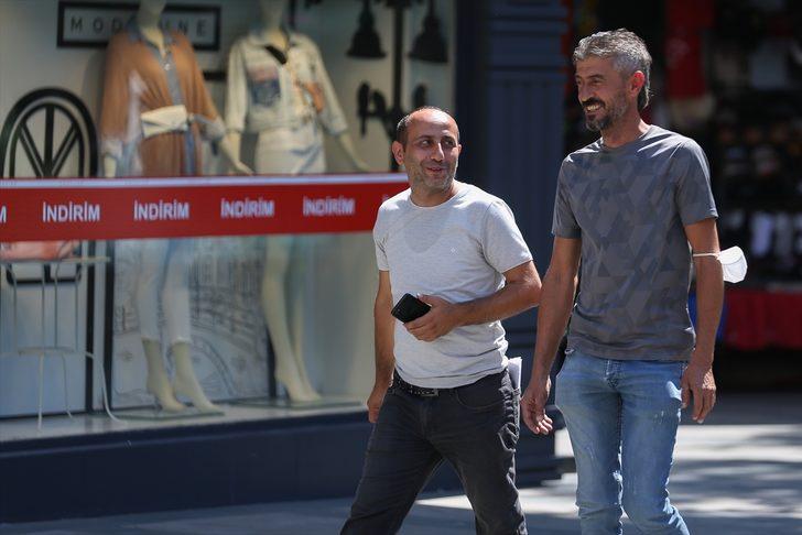 Antalya'da zorunluluğa rağmen maske takmamakta direnenler kameraya yansıdı G2