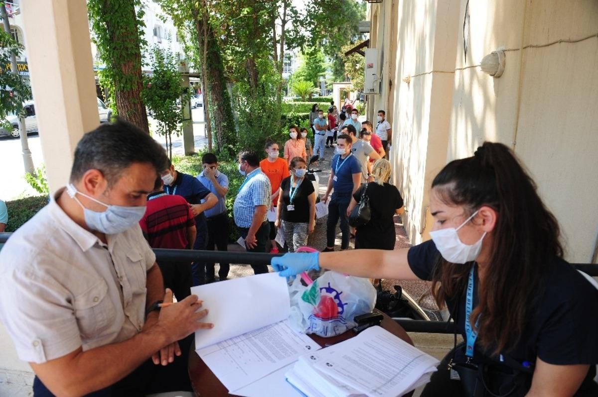 Kemer Belediyesi &ccedil;alışanlarına Covid-19 testi