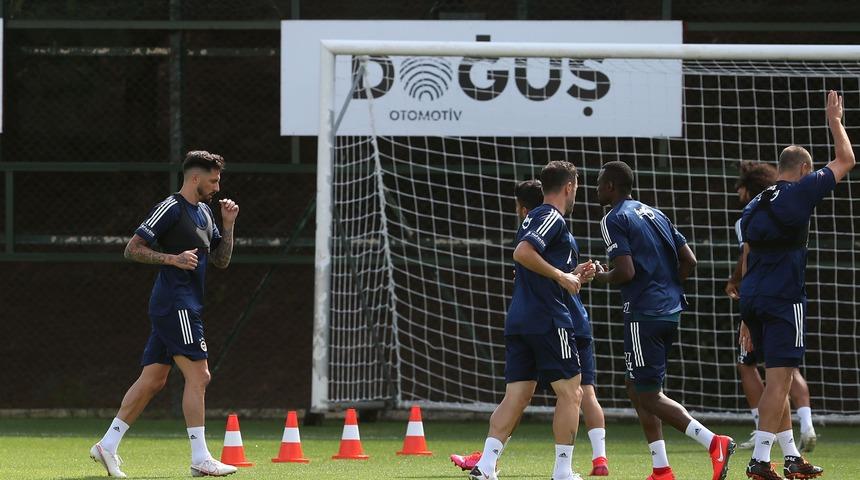 Fenerbahçe'de Jose Sosa takımla birlikte çalıştı