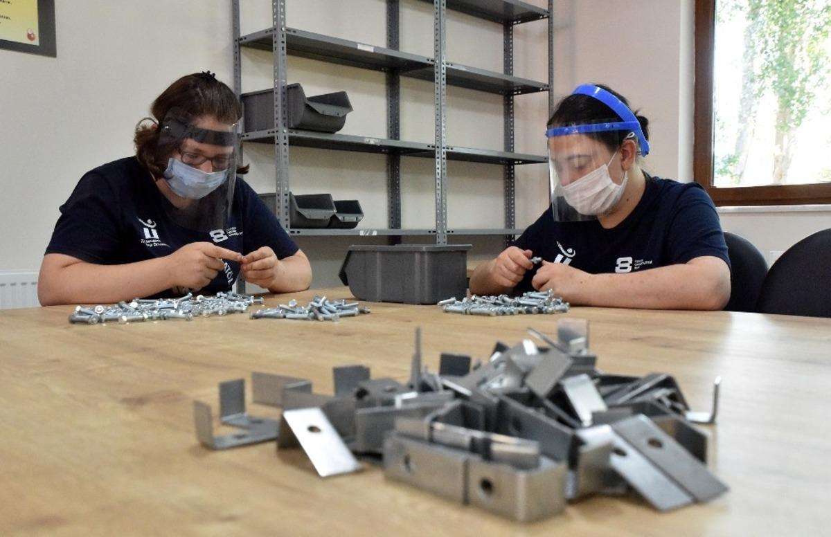 Engelli bireyler başarı &ouml;yk&uuml;leri ve azimleriyle &ouml;rnek oluyorlar