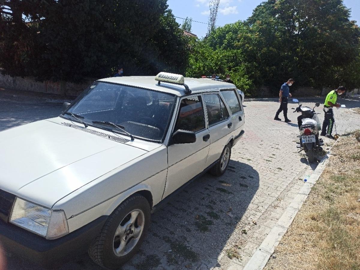 Otomobil ile motosiklet &ccedil;arpıştı, 2 kişi yaralandı
