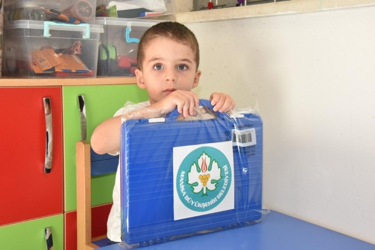 Manisa B&uuml;y&uuml;kşehir&rsquo;den kırtasiye malzemesi desteği