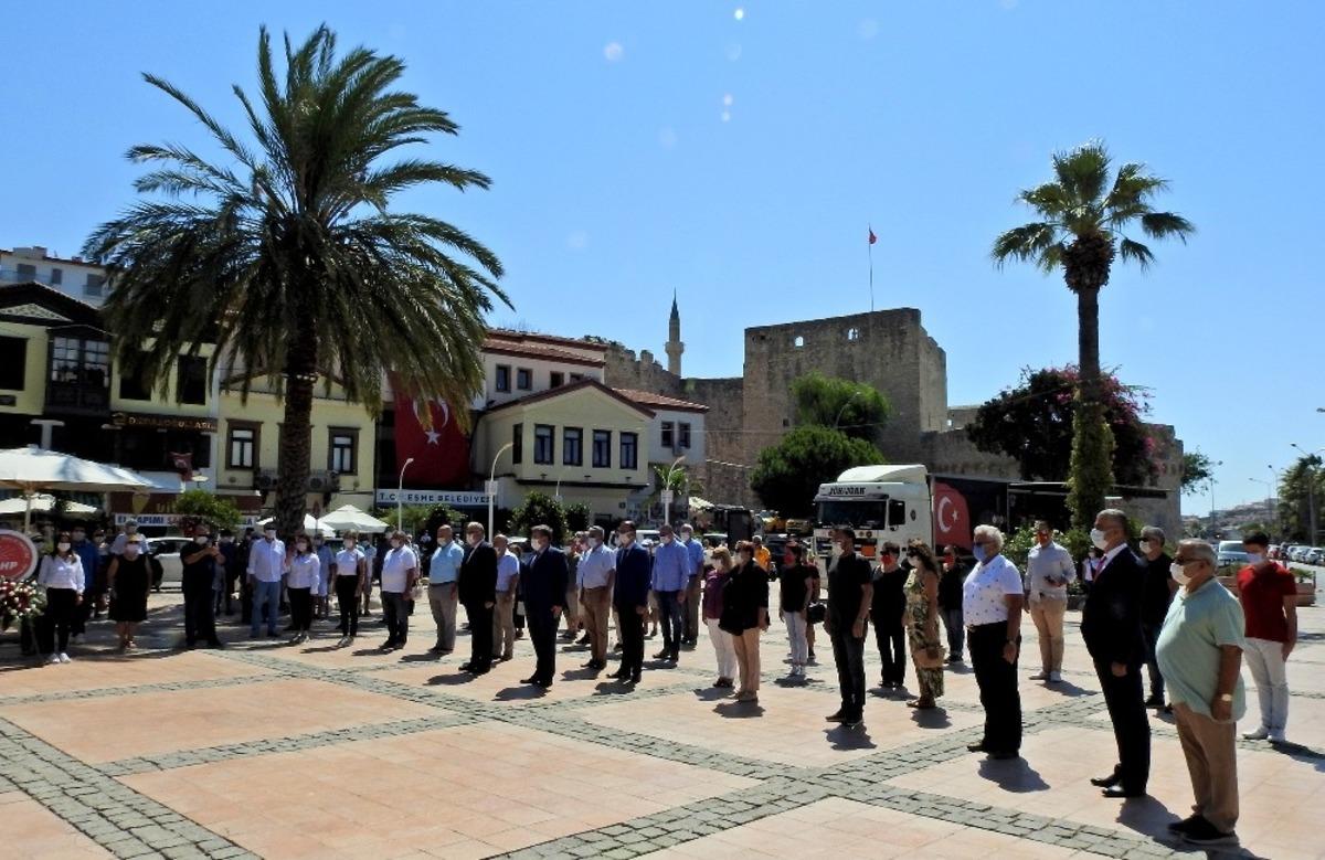 CHP&rsquo;nin kuruluşunun 97. yılı &Ccedil;eşme&rsquo;de t&ouml;renle kutlandı