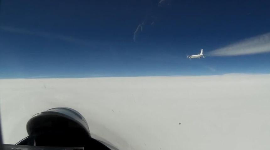 Rus savaş u&ccedil;ağı, ABD ve İsve&ccedil; keşif u&ccedil;aklarını b&ouml;yle engelledi