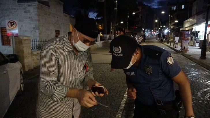 Sokağa çıkma kısıtlamasına uymayanları polis uyardı G4