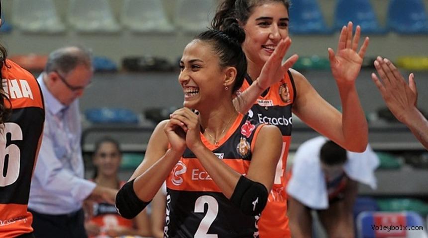 Eczacıbaşı VitrA, VakıfBank'ı 3-2 mağlup ederek kupanın sahibi oldu!