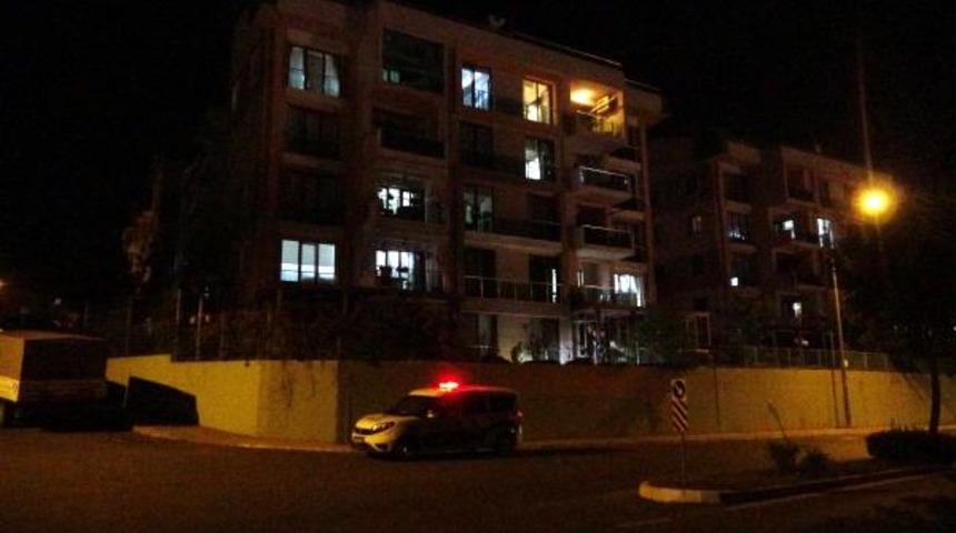 24 yaşındaki &uuml;niversite &ouml;ğrencisi pencereden atladı