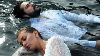 Burak Özçivit ile Neslihan Atagül arasında kriz mi var?