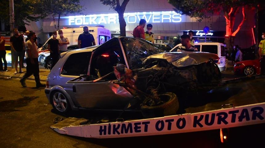 Otomobil demir yığınına d&ouml;nd&uuml;, burnu bile kanamadı