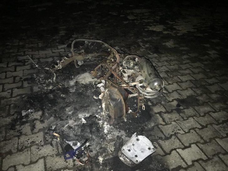 Motosiklet çocuk parkının içinde alev alev yandı G4