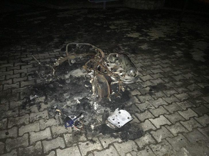 Motosiklet çocuk parkının içinde alev alev yandı G5