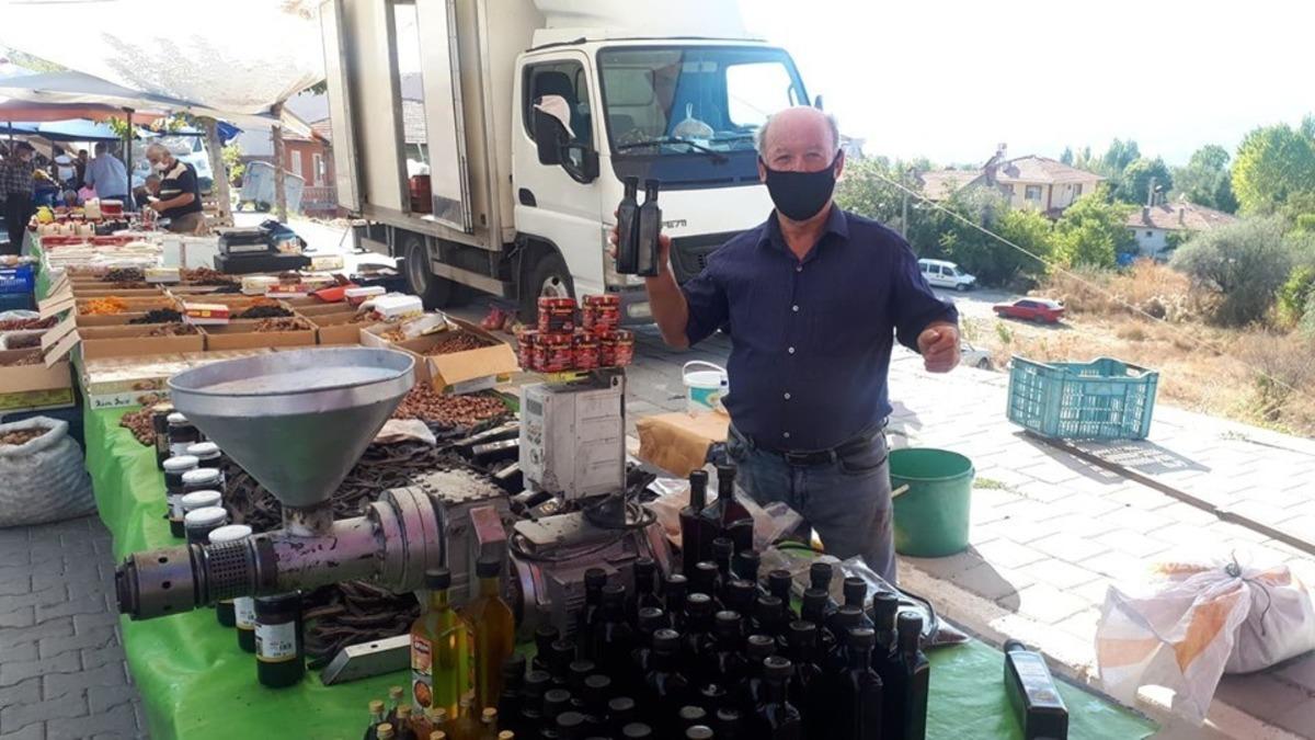 Pazarda &ccedil;&ouml;rek otu satıyor