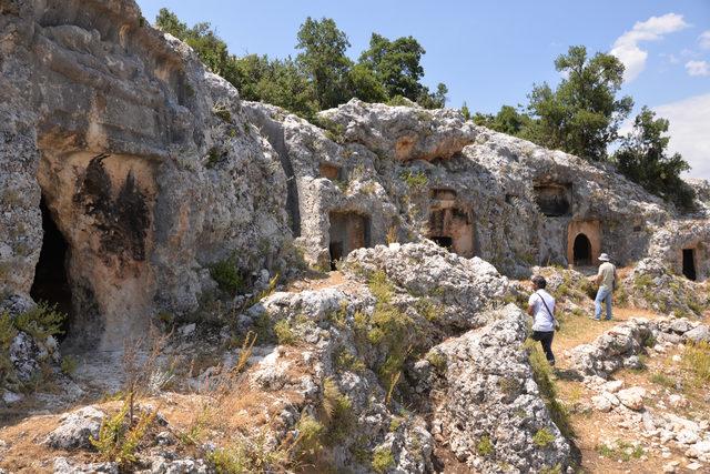 kazida-ortaya-cikan-roma-yolu-ve-mezarlari-gezginleri-bekliyor_2181_dhaphoto5