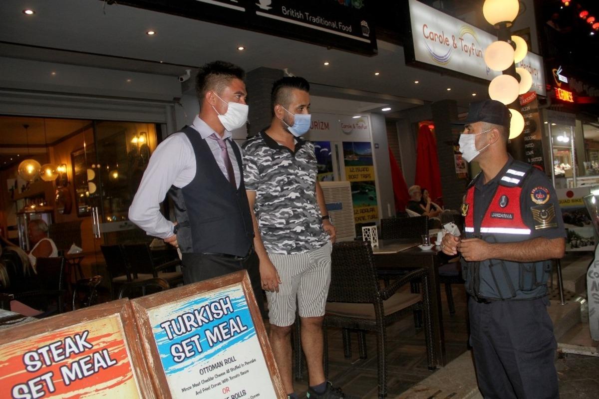 Jandarma&rsquo;dan Maske, Sosyal Mesafe ve M&uuml;zik Denetimi