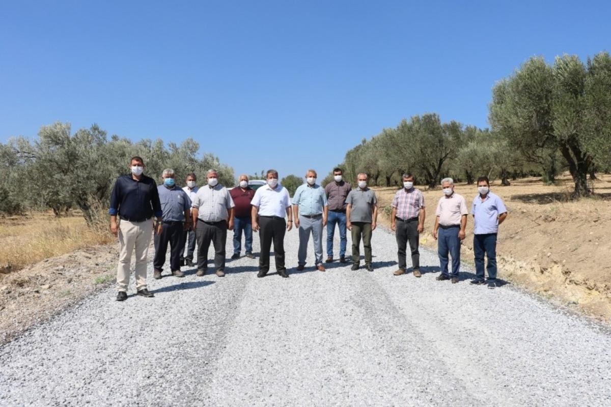 Kırkağa&ccedil; &ccedil;ift&ccedil;isinin yol sorunu tarih oldu