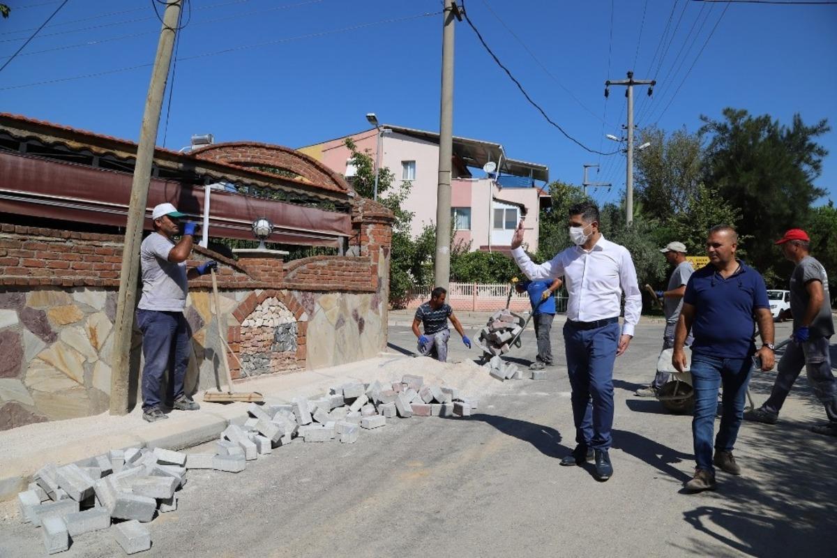 Başkan Mustafa Kayalar, kaldırım &ccedil;alışmalarını inceledi