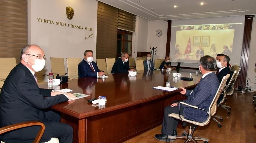 Covid-19 tedbirlerini g&ouml;r&uuml;şt&uuml;ler