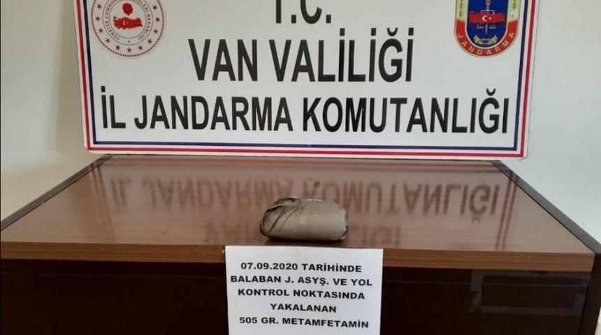 Gevaş&rsquo;ta 1 kilo 508 gram metamfetamin ele ge&ccedil;irildi