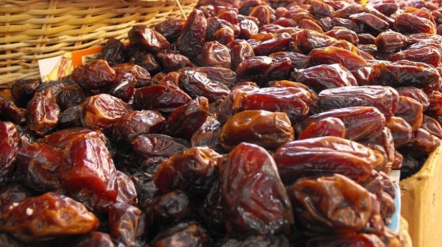 Türü yok olmuş 2 bin yıllık hurma ağacı ilk meyvelerini verdi