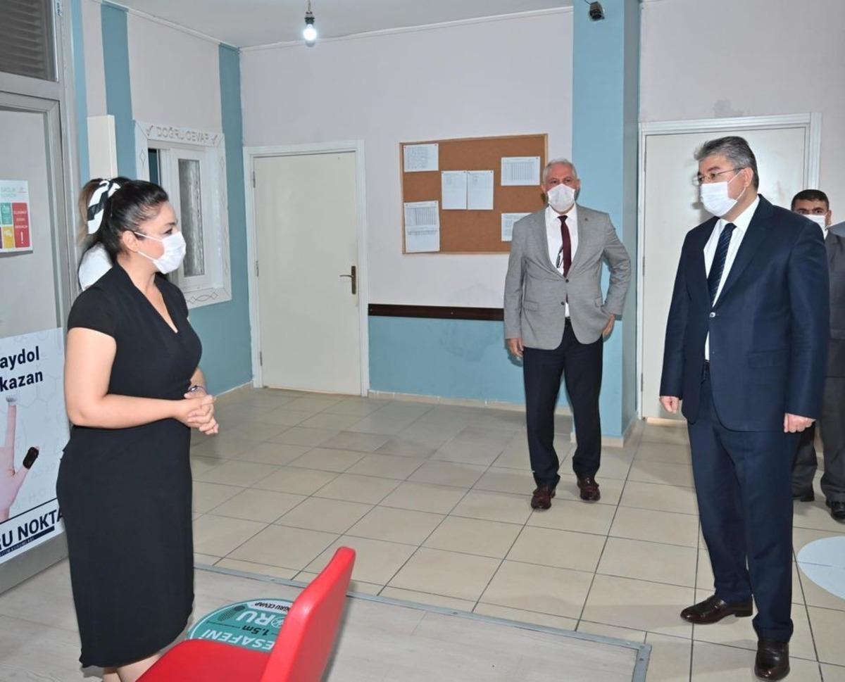 Vali Yılmaz: "Vatandaşlarımız kurallara uyarsa vir&uuml;s&uuml; yeneriz"