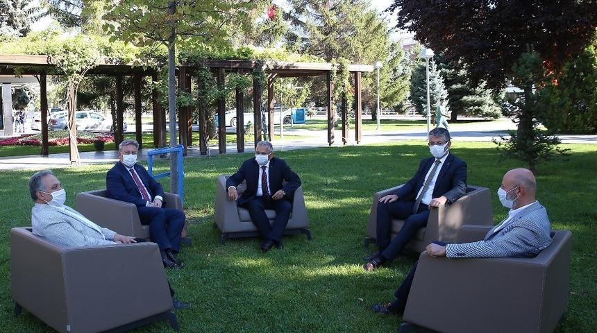 Başkanlardan a&ccedil;ık havada koronavir&uuml;s ile m&uuml;cadele toplantısı