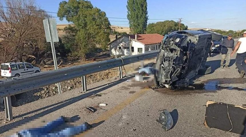 Ankara'da feci kaza! 1 kişi &ouml;ld&uuml;, 3 kişi yaralandı